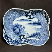 青海波に山水図染付変形皿　/530